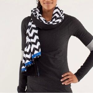 Lululemon Vinyasa Scarf *Luon Light Arrow Chevron White Black / Black